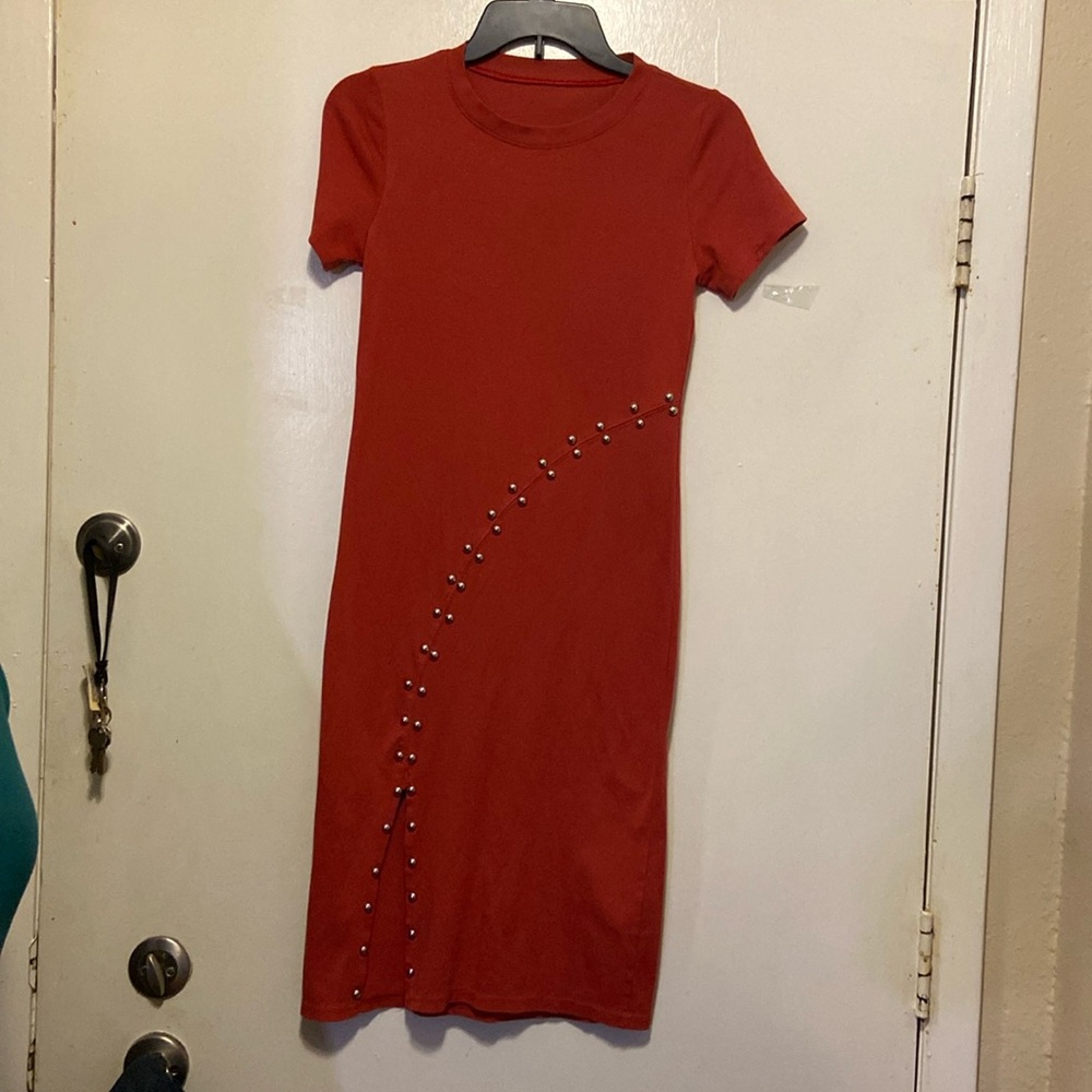 Brick Red Knit Dress Sm w/front studs short sleeves front slit crew neck